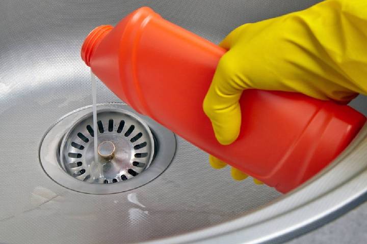 3 trucos caseros para destapar las cañerías y eliminar el mal olor