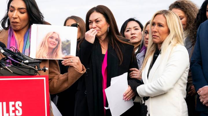 House overwhelmingly votes to release Epstein files