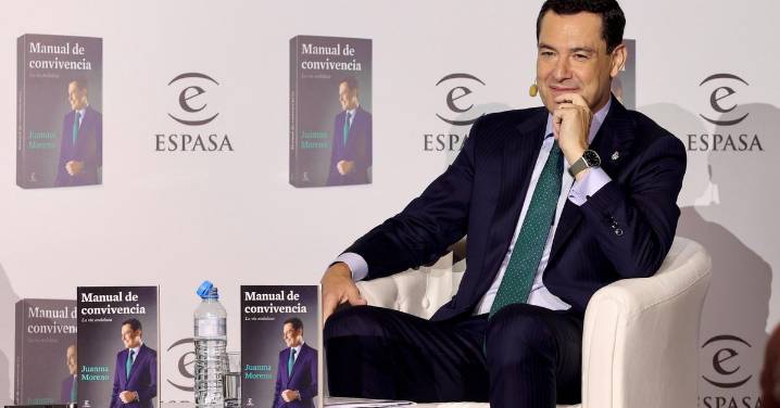 Las fotos de la presentación del libro de Juanma Moreno