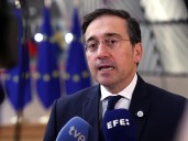 Albares "atrincherado" en su residencia oficial: aleja a los diplomáticos de las decisiones y recibe a siete cancilleres sin rueda de prensa