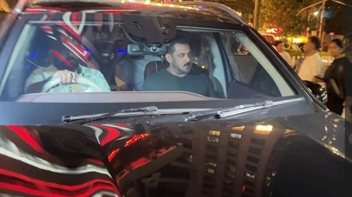 Salman Khan visits Dharmendra at Mumbai hospital. Watch