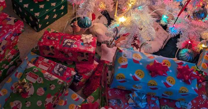 Santa's Favorite Correctional Officers brighten holidays for Great Falls area youth
