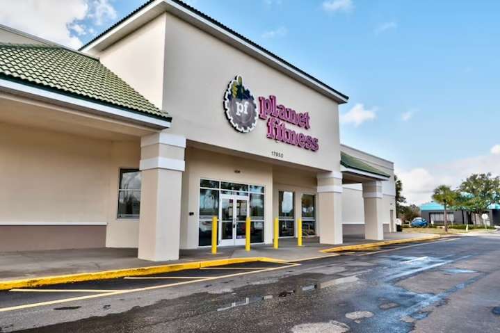 Couple living in car in parking lot at Planet Fitness involved in altercation