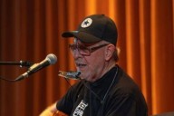 MARAVILLOSO! León Gieco interpretó Solo le pido a Dios en guaraní