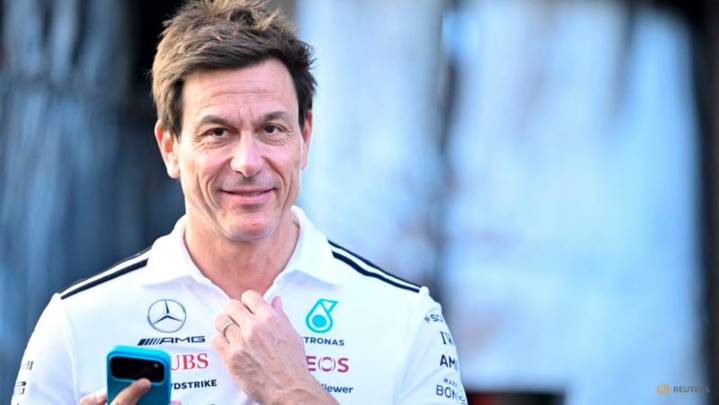 Wolff in talks to sell part of his Mercedes F1 stake