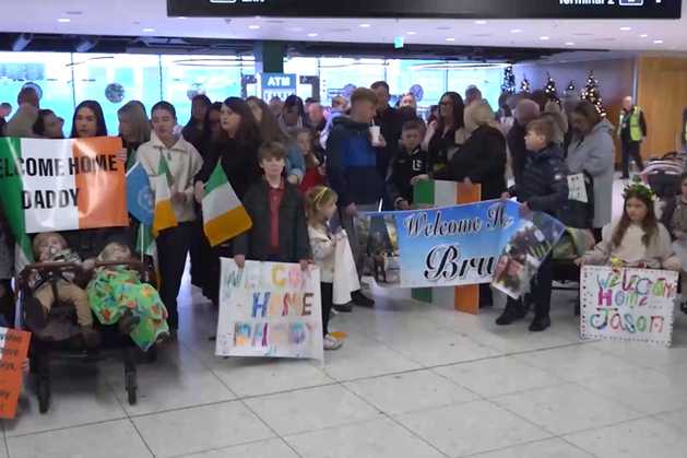 Tears of joy and singing greet Irish peacekeepers returning from Lebanon
