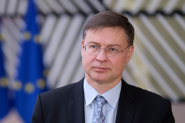 EU moves to ease AI and privacy regulations amid competitiveness concerns