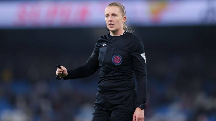 Female official punished after raising push complaint, tribunal told