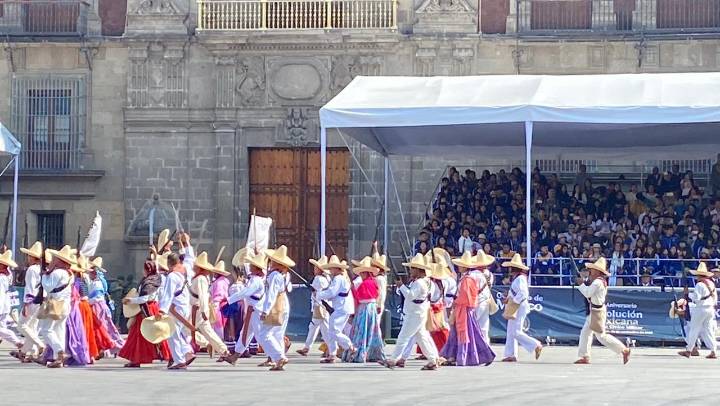 Desde el Zócalo hasta Reforma, concluye el desfile de la Revolución