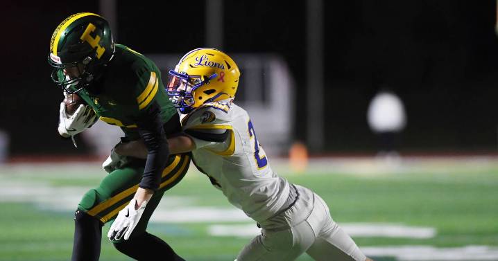 Fremd, behind Northwestern recruit Johnny O’Brien’s 4 TD passes, beats Lyons for first quarterfinal since 2009