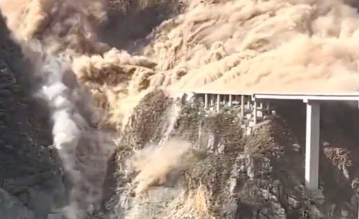 Puente de 758 metros colapsó parcialmente en China