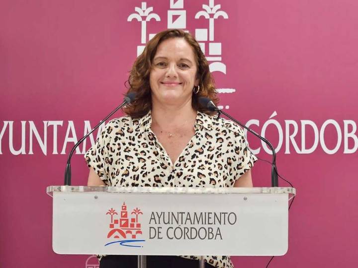 El PSOE señala falta de mejoras en las paradas de autobús durante seis años y demanda medidas al Ayuntamiento