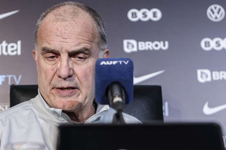 Bielsa dice que tiene la misma fuerza de siempre para dirigir a Uruguay en el Mundial