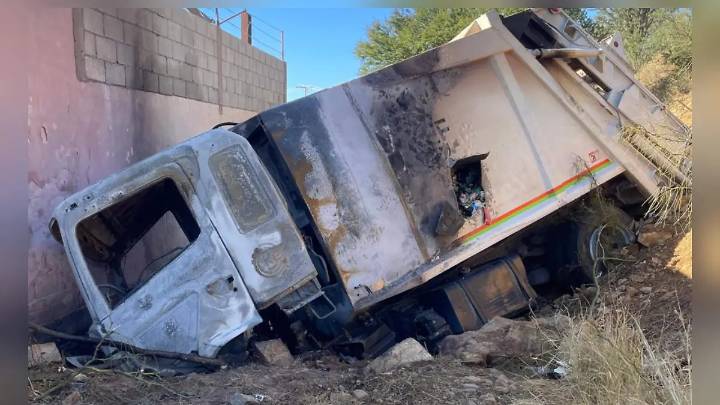 Camión recolector de basura se incendia tras salir del camino en el Perimetral Norte: resultaron 3 lesionados