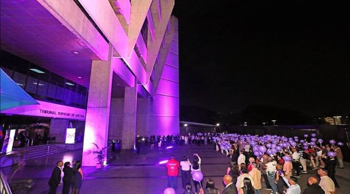 TSJ enciende luz violeta en su sede por erradicación de violencia contra la mujer
