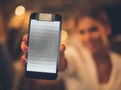 ¿Funciona tapar la cámara del celular para evitar ser espiado?