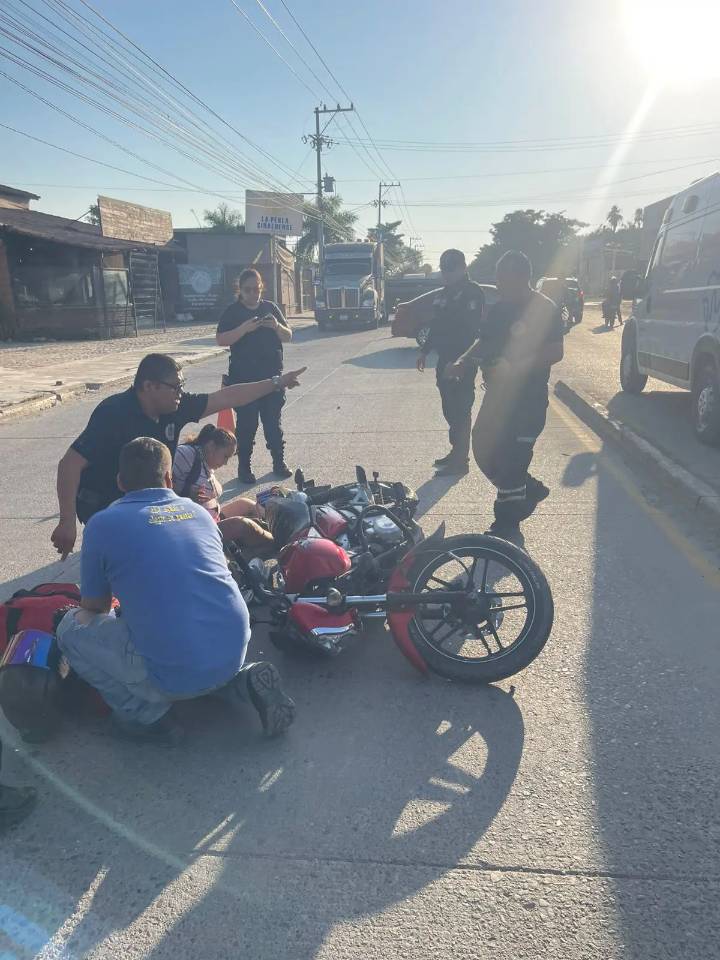 Terrible accidente en la 544: pareja en moto termina en el pavimento tras ser embestida por sedán