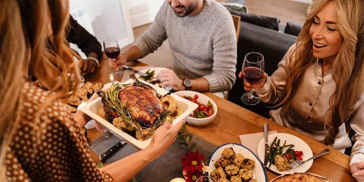 Cómo disfrutar de las comidas navideñas sin sentirse lleno todo el día