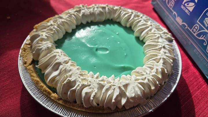 What Does Taco Bell's Mountain Dew Baja Blast Pie Taste Like? (Review)