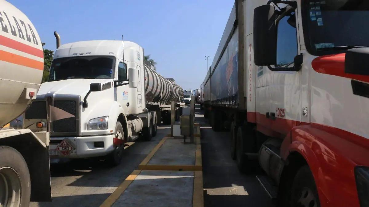 Transportistas de la ANTAC anuncian megabloqueo en carreteras de México