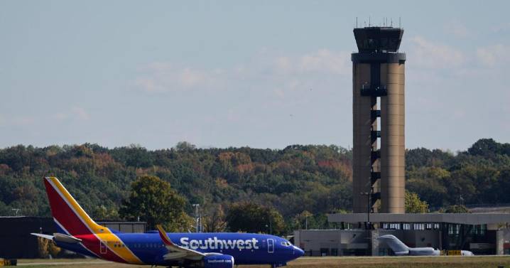 Democratic senator accuses Trump of playing politics with aviation safety during shutdown