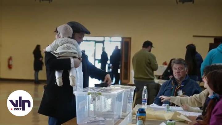 Presidente Boric sufraga con su hija en Punta Arenas enviando mensaje de unidad