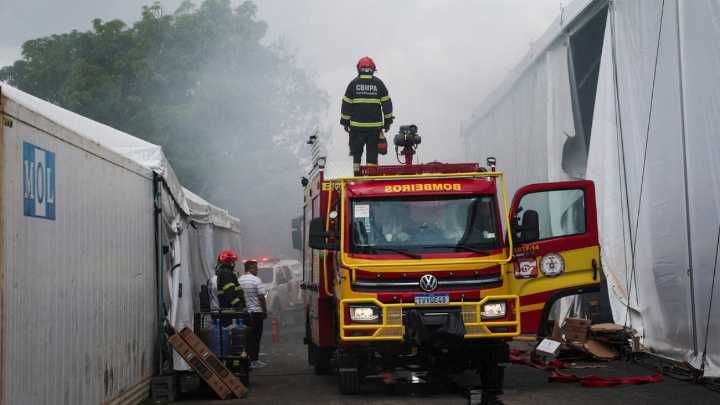 Un incendio suspende las negociaciones y obliga a evacuar la cumbre climática de Belém