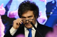 Milei criticó a Álvarez Agis por su propuesta de impuesto al efectivo: "Kirchnerista = ladrón"
