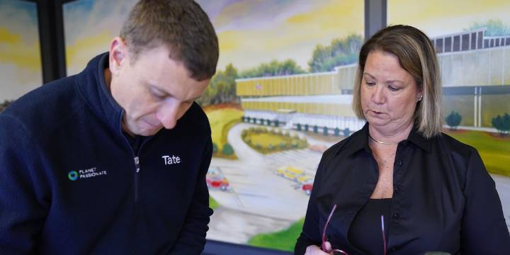 Tate Inc. acquires former R.R. Donnelley building in Glasgow