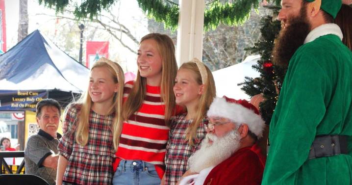 Rutledge Rings In the Christmas Season