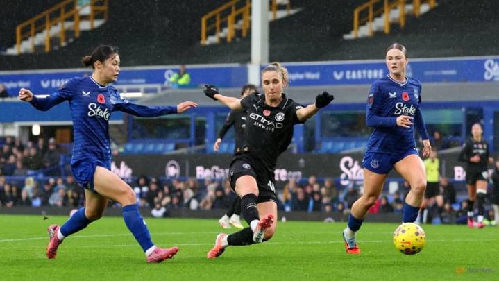 Man City women climb past Chelsea to first in WSL table