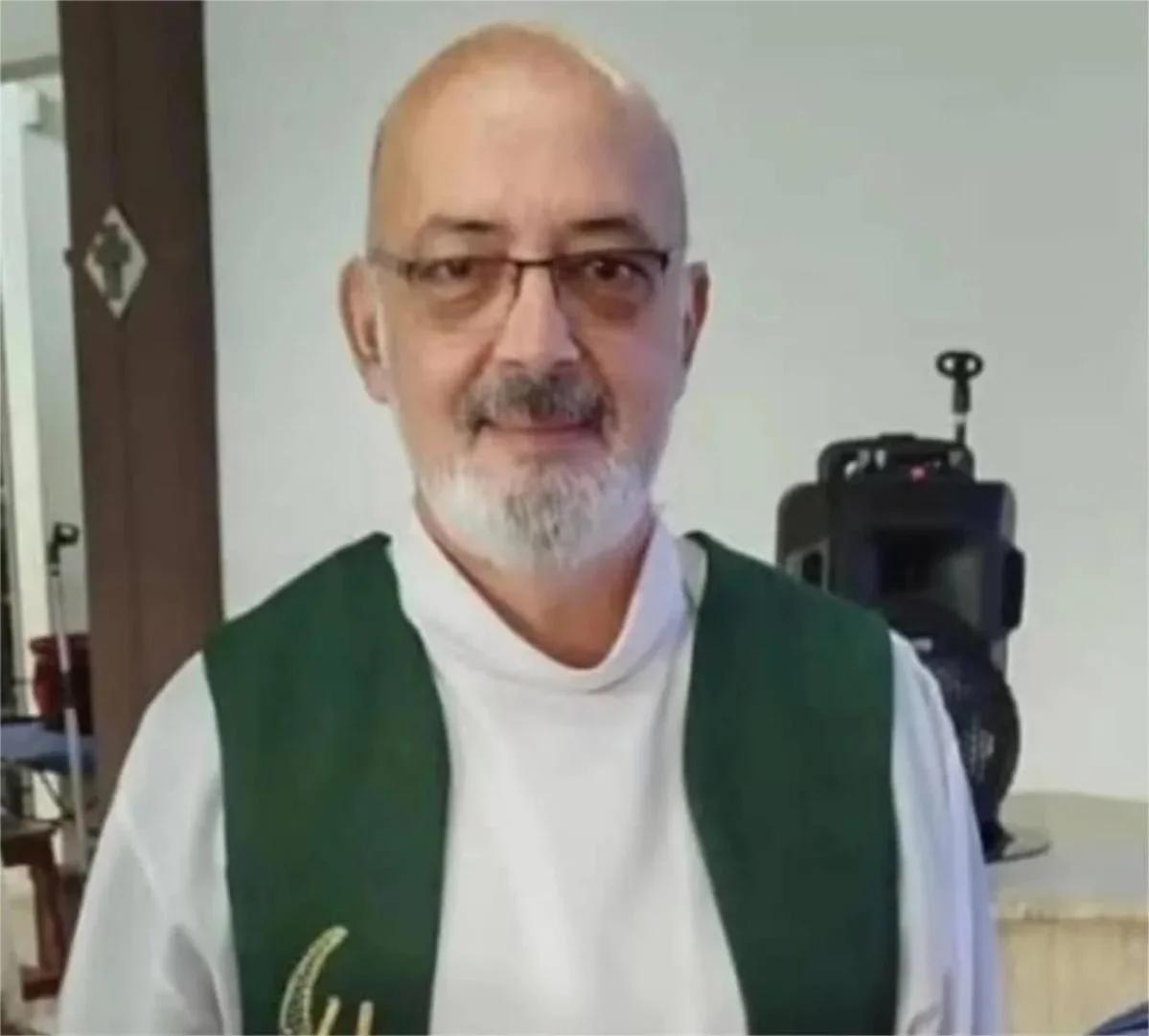 Misa de despedida y agradecimiento al padre Carlos León en la iglesia La Ascensión del Señor