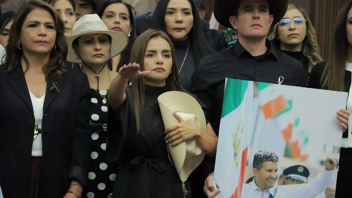 Grecia Quiroz, viuda de Carlos Manzo, rinde protesta como presidenta municipal suplente de Uruapan