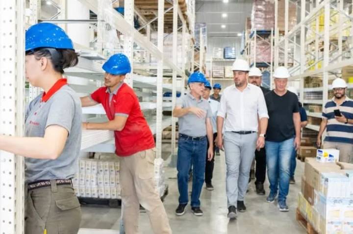 Di Nápoli visitó la obra del Maxi Carrefour