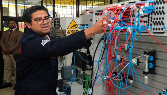 Crean ocho centros académicos para el desarrollo de proyectos entre estudiantes y empresas