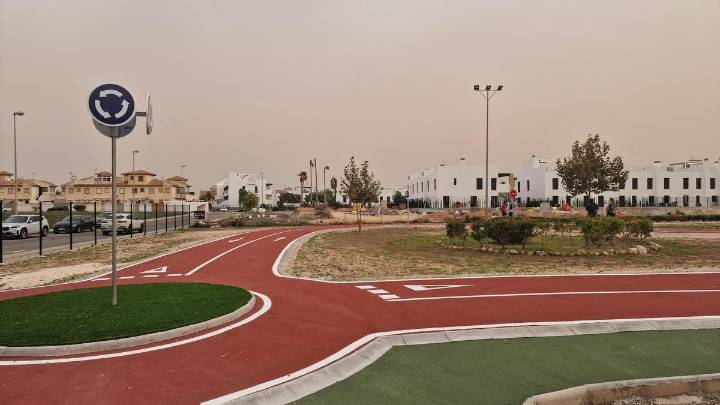 Orihuela recupera tras dos décadas de abandonado el parque de educación vial en la Costa