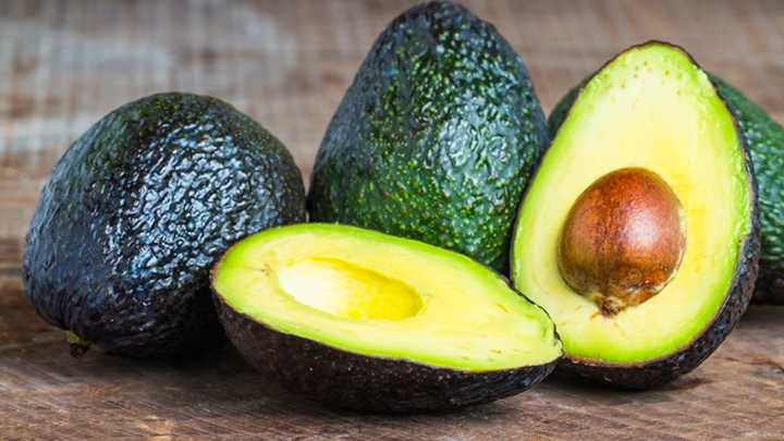 Cómo hacer que la palta abierta dure más días con un truco casero