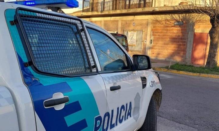Una mujer forcejeó con dos ladrones y los puso en fuga: fueron detenidos