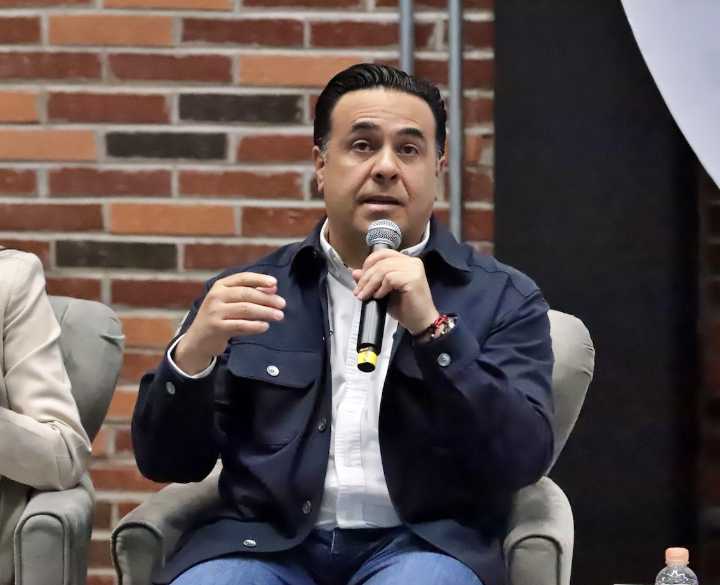 Mantiene programas sociales, pero prevé ajustes en 2026