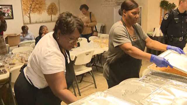 St. Mark Baptist, LMPD continue 25-year holiday tradition, delivering 1,000+ meals