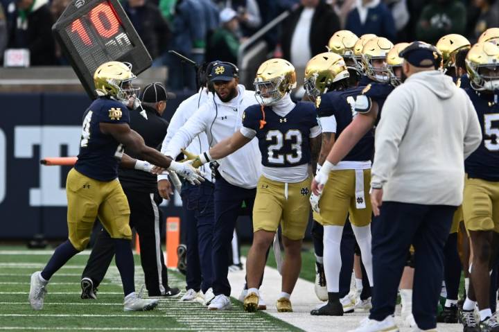 Jeremiyah Love scores 3 TDs as No. 9 Notre Dame overwhelms injury