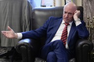 Pentágono amenaza con corte marcial a demócrata Mark Kelly por llamar a desobediencia militar