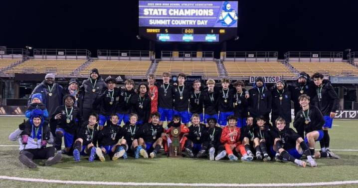 Summit Country Day boys soccer team captures second straight Division V state title