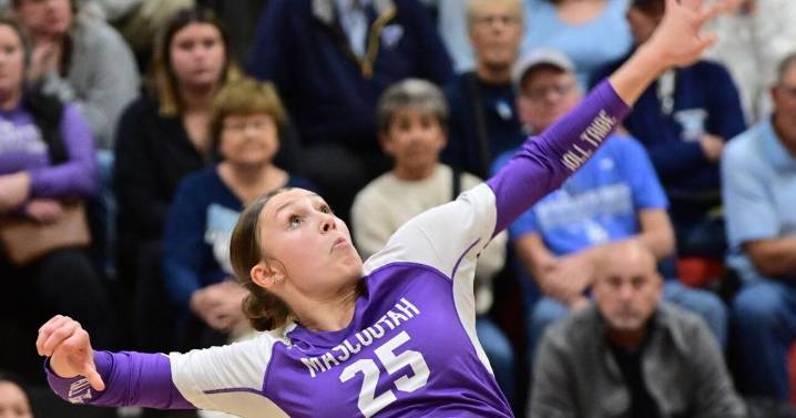 The showdown is set. Mascoutah, Mater Dei advance to 3A girls volleyball sectional final