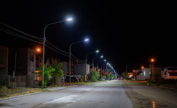 Cooperativa renovó la iluminación en los accesos a Playa Unión con 100 luces LED