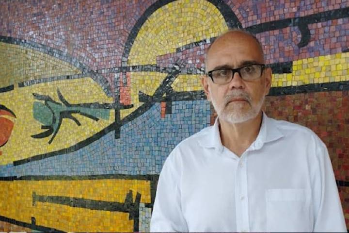 Aguinaldos de profesores universitarios retrocedieron 90%