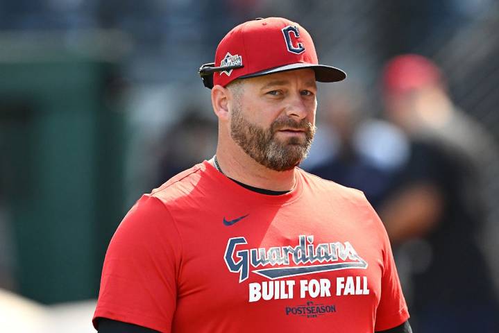 Guardians’ Stephen Vogt, Brewers’ Pat Murphy repeat as AL, NL Managers of the Year