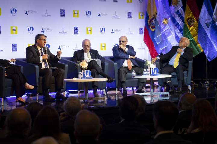Expresidentes latinoamericanos ven cerca el fin del Gobierno de Maduro por presión de EEUU
