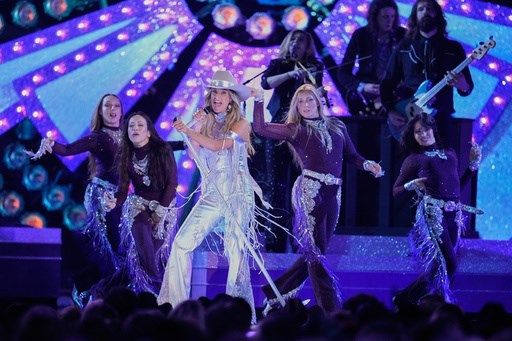 Lainey Wilson wins entertainer of the year at 2025 CMA Awards