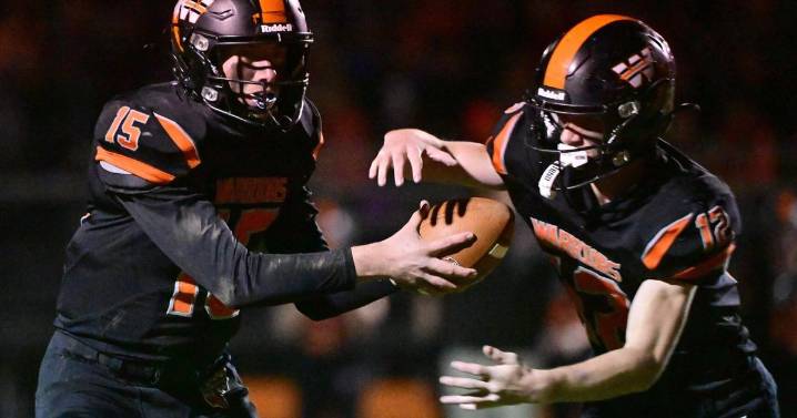 Wesclin hangs tough before falling at Johnston City in 2A playoff opener